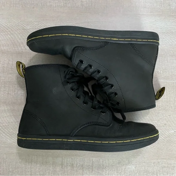 Dr. Martens Women's Black Shoreditch Leather Classic Ankle Combat Boot Size 6 - Picture 2 of 6